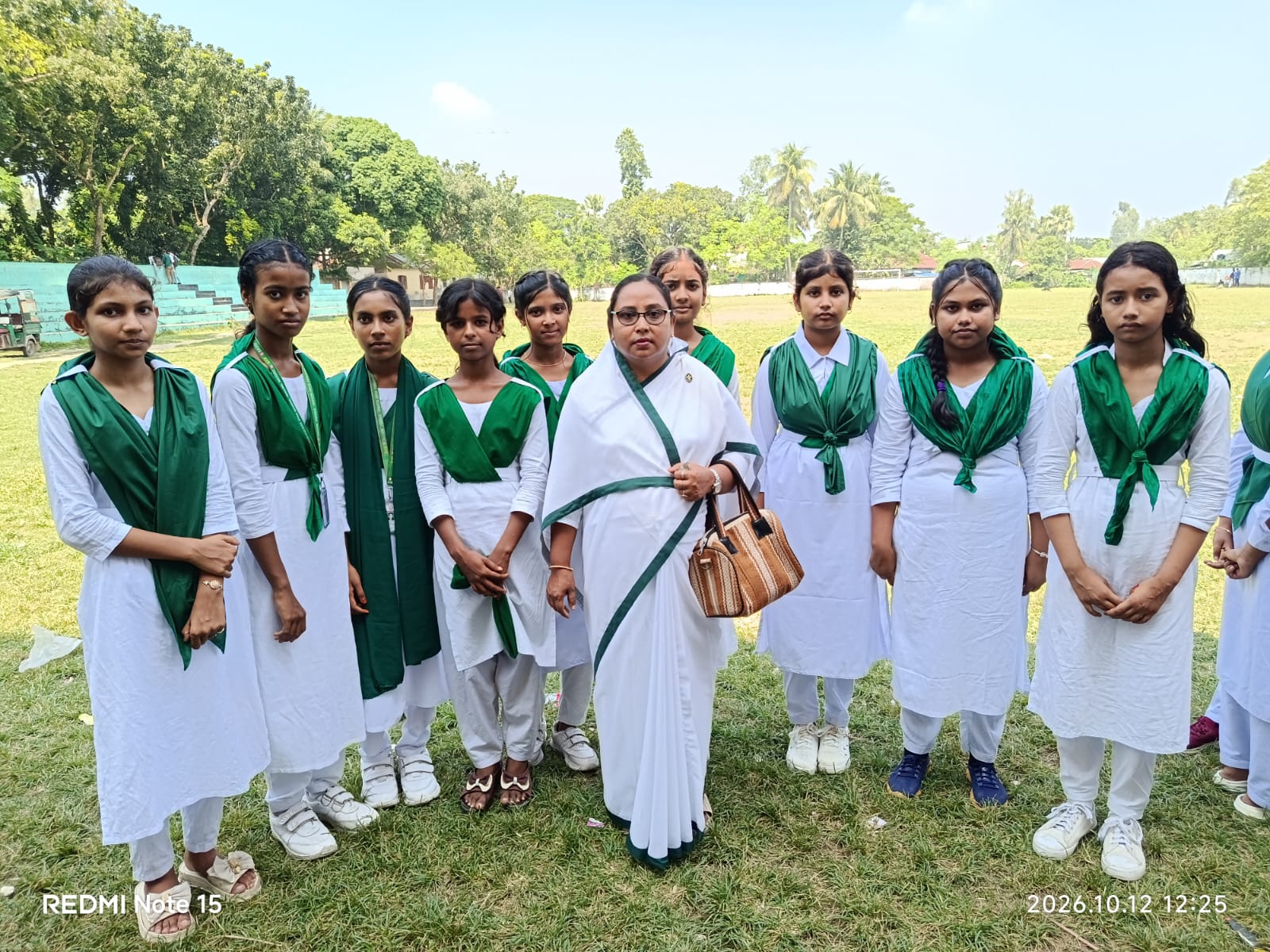 গার্লস গাইড। দীক্ষাদান অনুষ্ঠান। উপস্থিত আছেন প্রধান শিক্ষক (ভারপ্রাপ্ত) মোছাঃ আশরাফুন নাহার খাঁন
